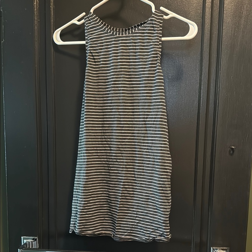Lululemon Athletica Black and White Sleeveless Tank Top